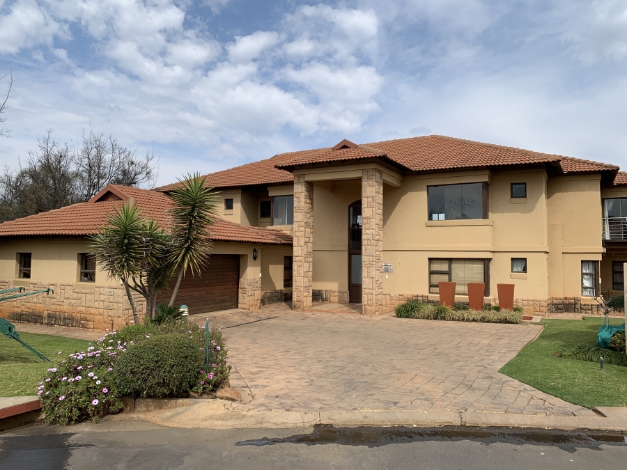 5 Bedroom Property for Sale in Birdwood Estate North West